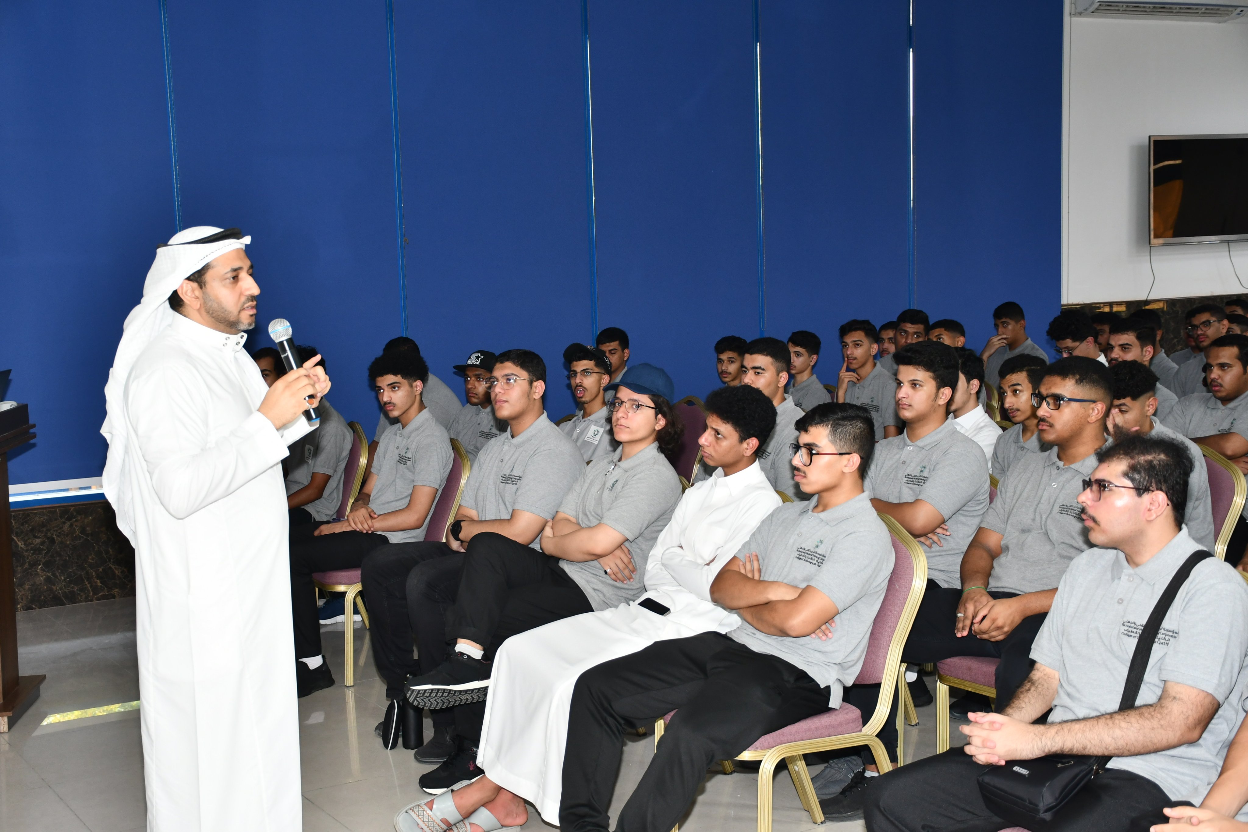 لقاء المستجدين بالكلية وكلمة حول الخدمات الالكترونية
